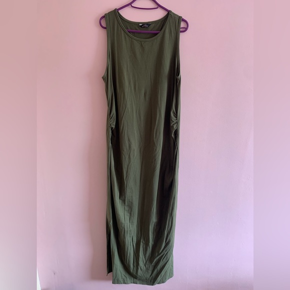 Sleeveless maxi green maternity dress - Picture 2 of 5